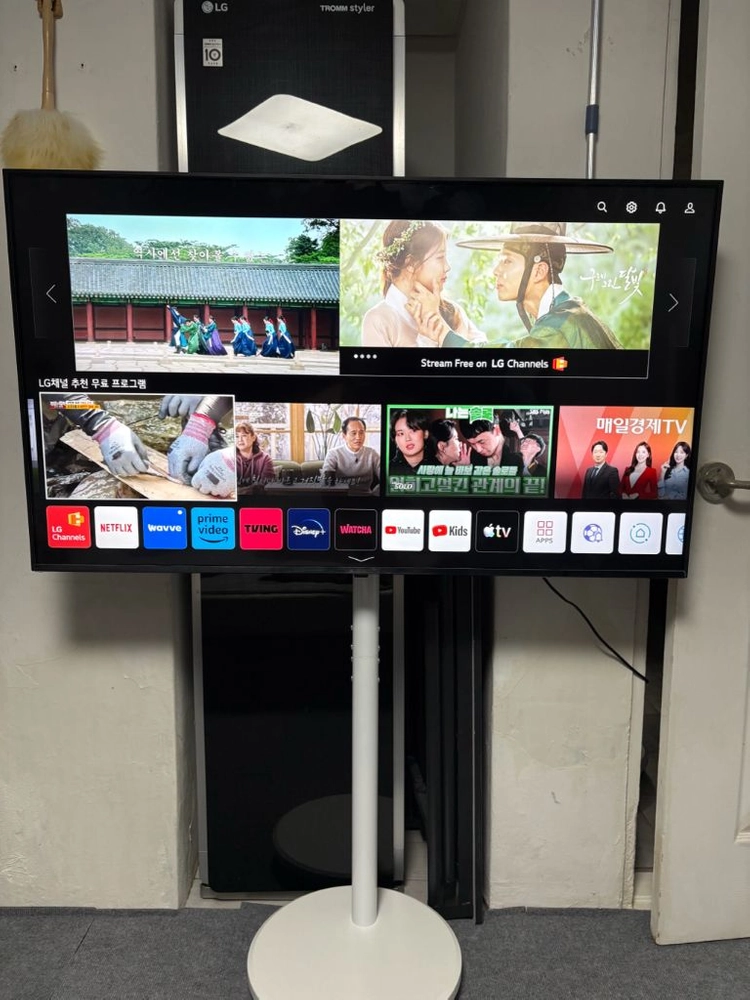 LG 55인치 4K 무빙스마트TV 이미지