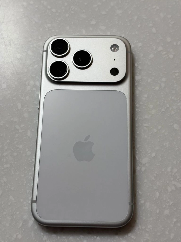 아이폰 17 프로 256gb 실버 파손폰 이미지