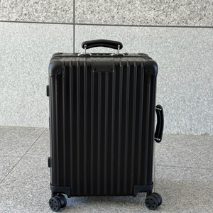 리모와 클래식 캐빈 블랙 레더손잡이 이미지