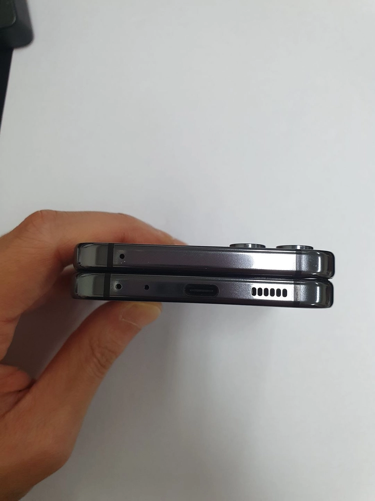 갤럭시Z플립5 256GB 블랙 KT 무잔상 기능정상 중고폰 216491 이미지