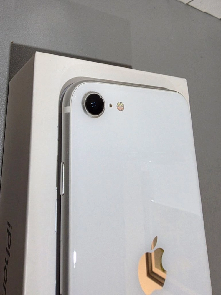아이폰 SE2 화이트 128GB [박스포함] 이미지