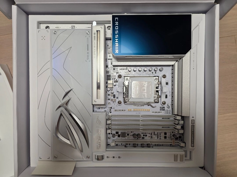 ASUS ROG X870E GLACIAL 화이트 판매 이미지