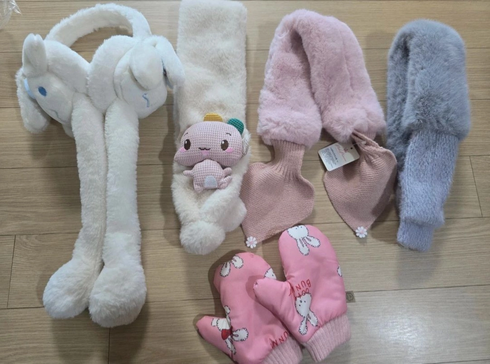 여아 겨울목도리 장갑 귀마개 일괄 이미지