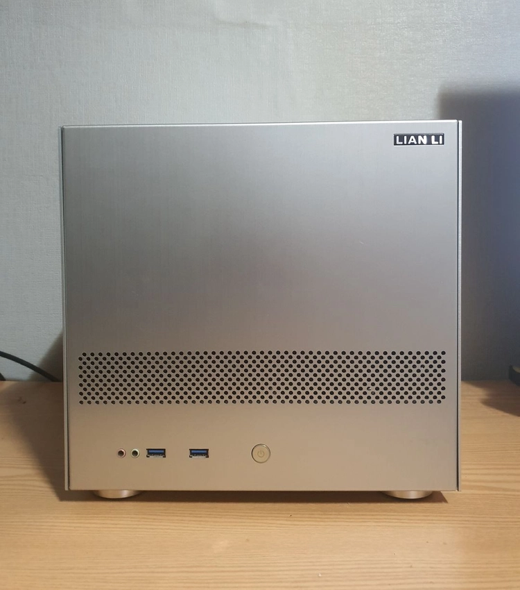 LIAN LI PC-V355 실버 알루미늄 미니타워 이미지