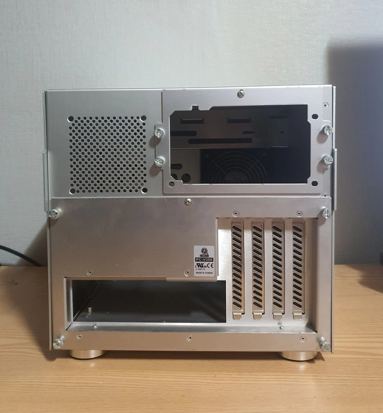 LIAN LI PC-V355 실버 알루미늄 미니타워 이미지