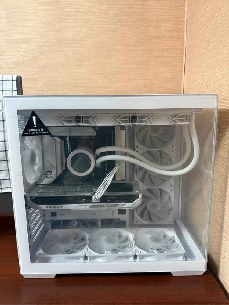 화이트 조립 PC 라이젠7 9800X3D RTX 9060 - 안심되는 중고거래