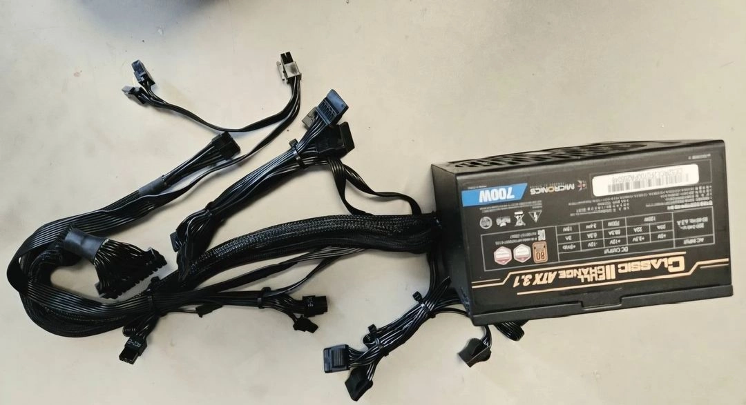 700W 파워서플라이 이미지