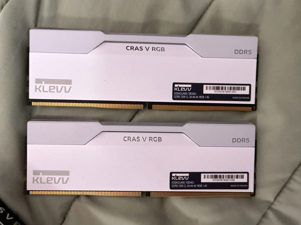 KLEVV CRAS V RGB DDR5 32GB (2x16GB) 7200MHz CL34 이미지