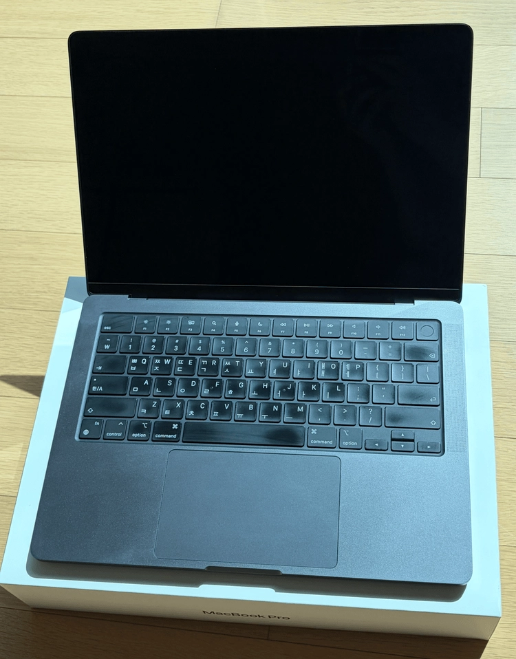 맥북 프로 M3 Pro 18GB / 512GB 14인치 판매 이미지