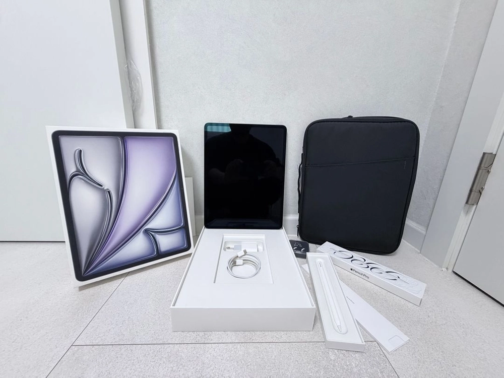 iPad Air 13 M2 128GB Wi-fi 모델 + Apple Pencil Pro 판매합니다. 이미지