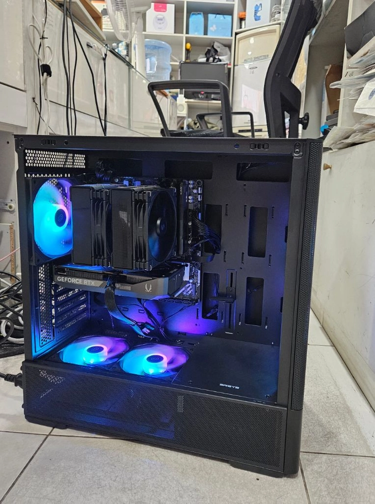 라이젠 7800x3d 지포스 5060ti 컴퓨터 이미지