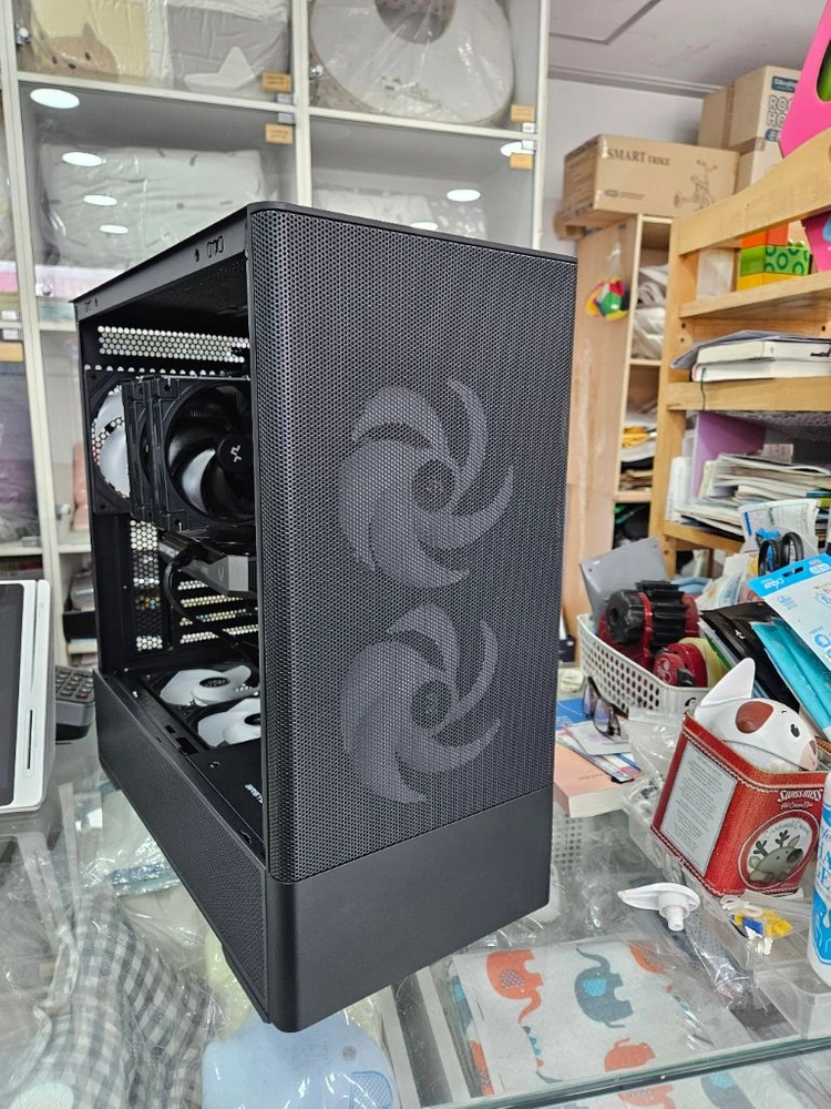라이젠 7800x3d 지포스 5060ti 컴퓨터 이미지