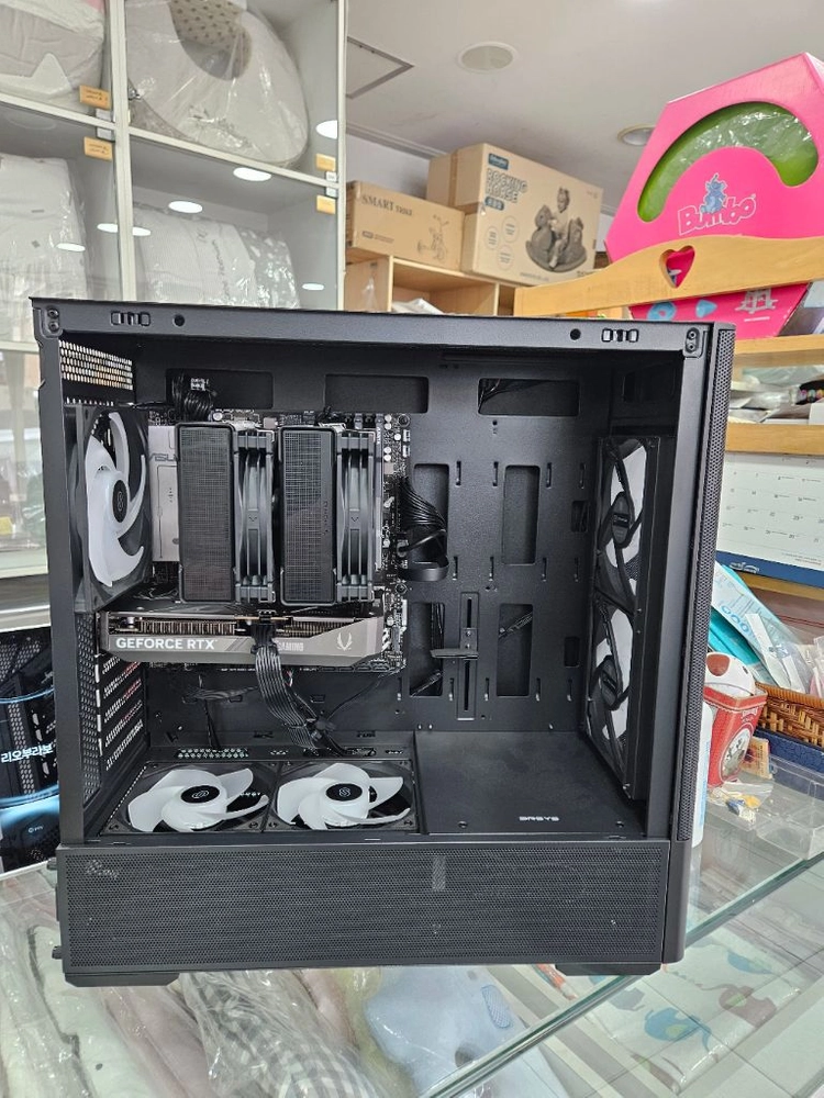 라이젠 7800x3d 지포스 5060ti 컴퓨터 이미지