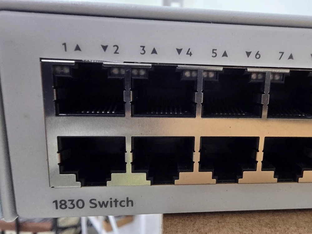 HPE aruba 1830 48G JL814A 스위칭허브 이미지