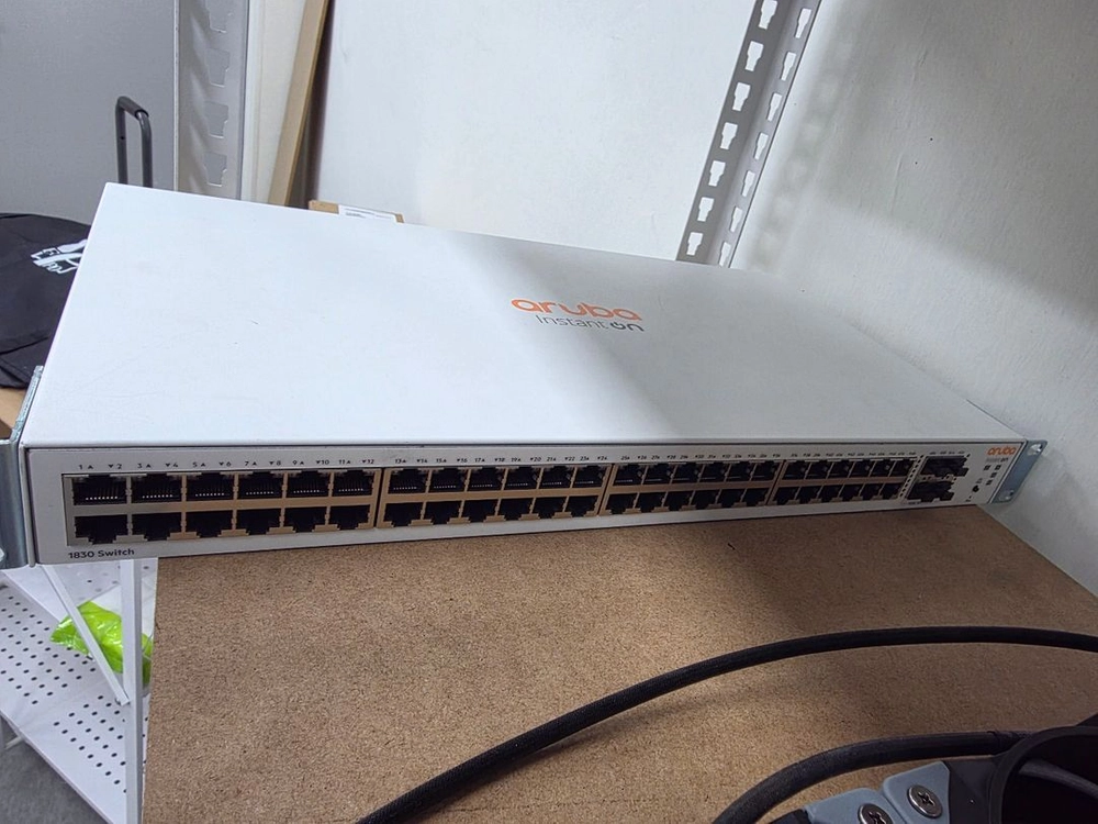 HPE aruba 1830 48G JL814A 스위칭허브 이미지