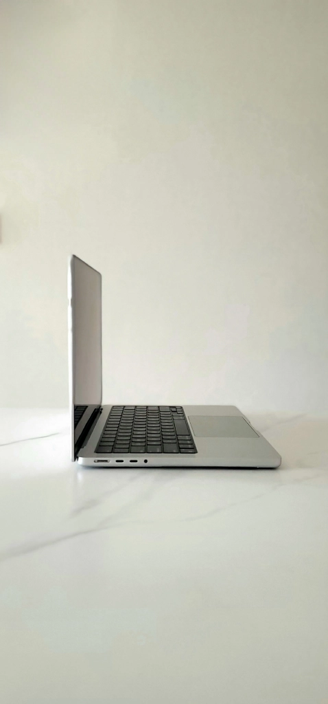 [액정만 불량 48사이클 S급] A2442 맥북 M1프로 16GB 512GB (썬더볼트 도킹포함) 이미지