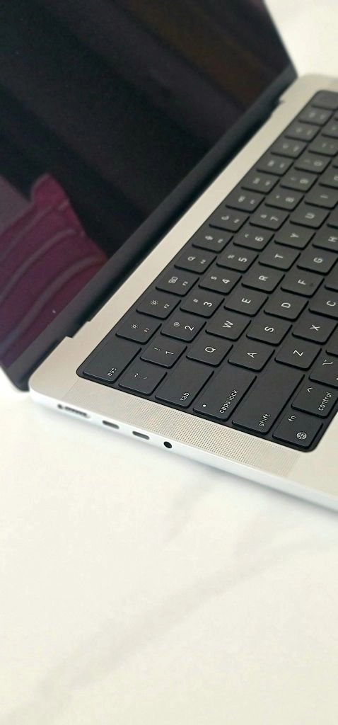 [액정만 불량 48사이클 S급] A2442 맥북 M1프로 16GB 512GB (썬더볼트 도킹포함) 이미지