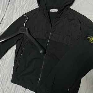 [L] 25ss 스톤아일랜드 크링클랩스 경량패딩 바람막이 블랙 이미지