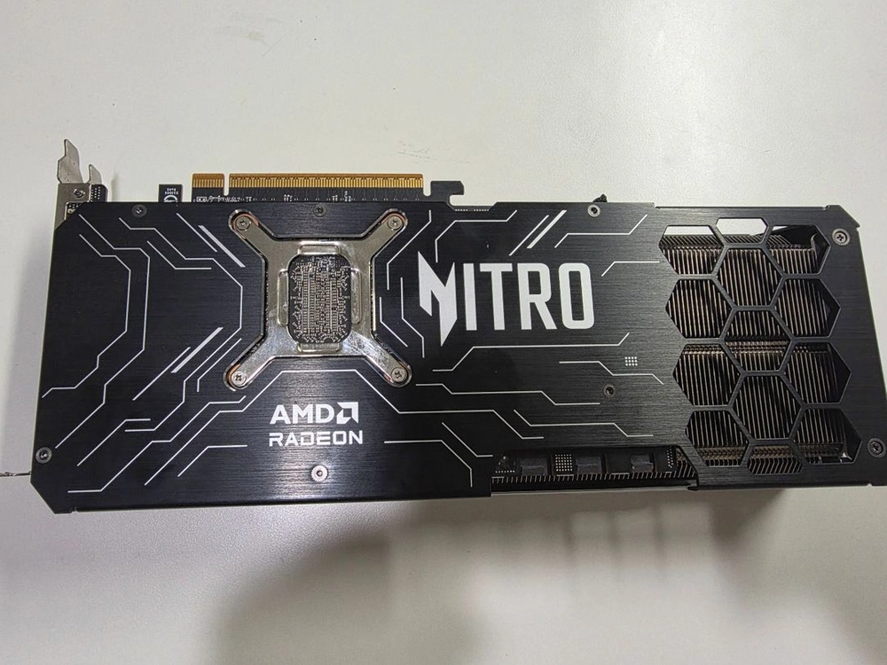 Acer Nitro Radeon RX 9070 XT OC 이미지