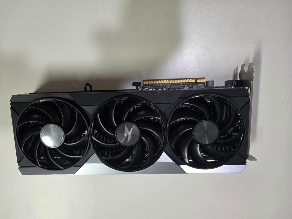 Acer Nitro Radeon RX 9070 XT OC 이미지