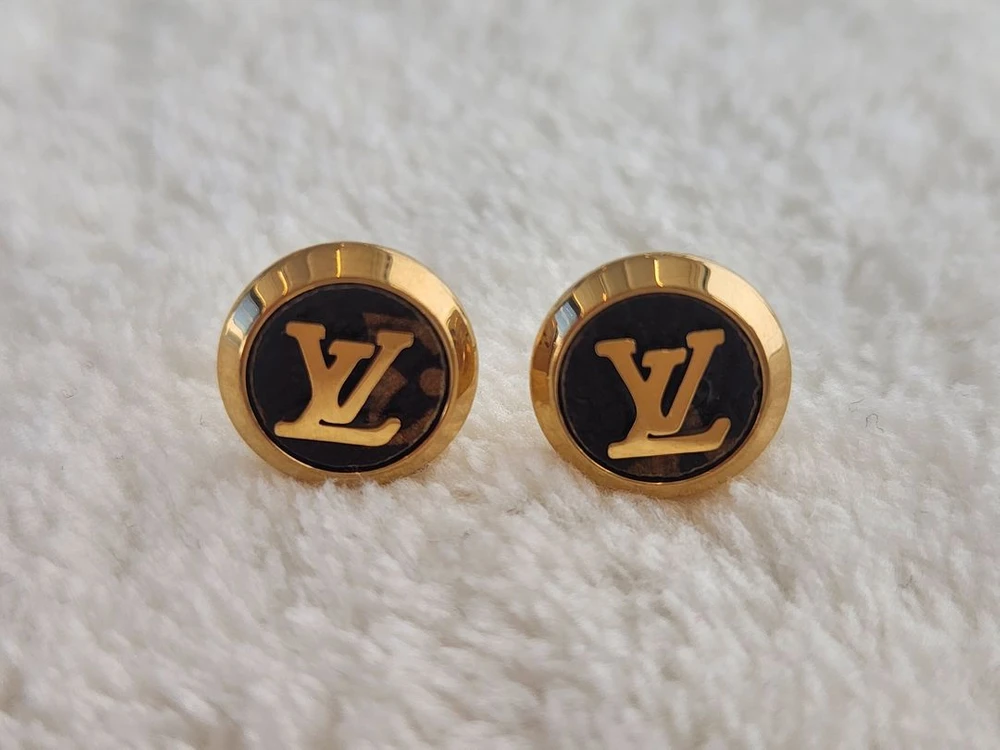 루이비통 LV 미니 가죽 귀걸이 여자귀걸이 쥬얼리 새상품 이미지
