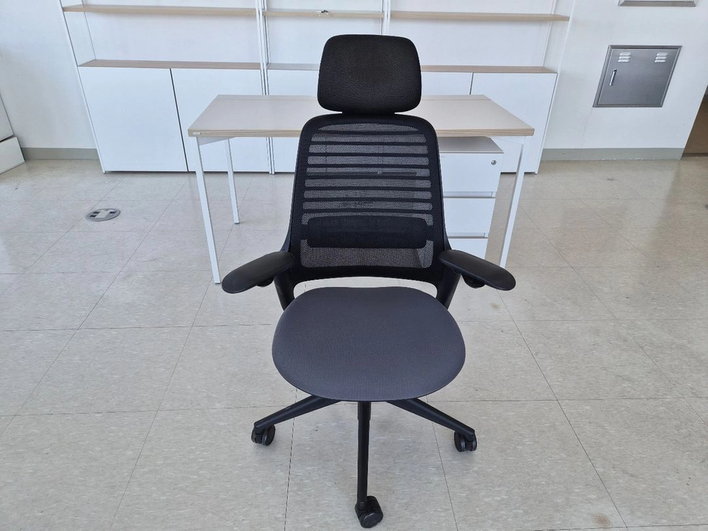 수입명품,Steelcase 시리즈1 헤드레스트의자 이미지