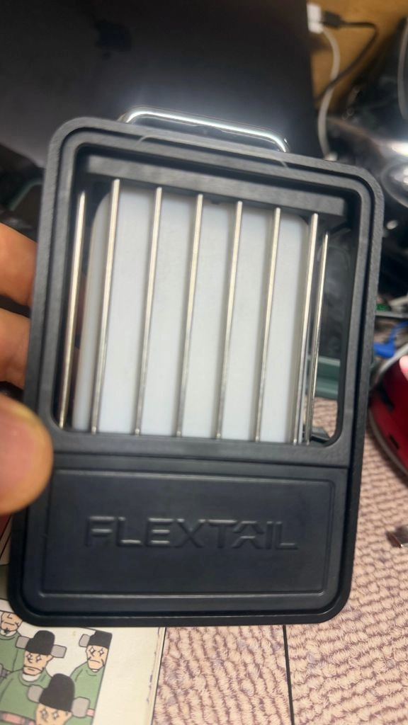 FLEXTAIL 사의 VILLA LANTERN ML01 캠핑랜턴 입이다 이미지