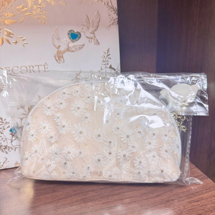 데코르테 홀리데이 화이트블리스 이미지