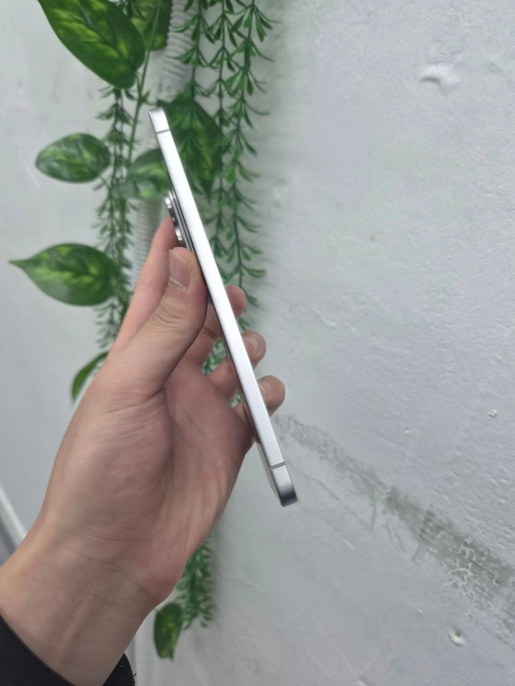 갤럭시S25엣디 256GB 실버쉐도우 이미지
