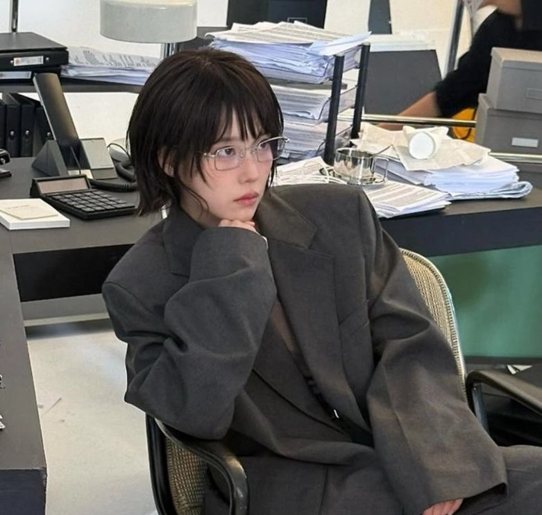 뮤지엄바이비컨 70 MUSEUM.70 뮤지엄70 덱스,아이유 안경 이미지