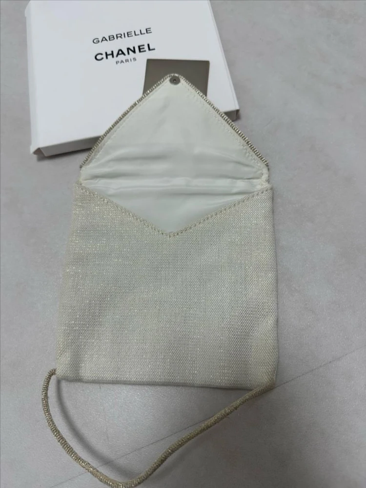 샤넬뷰티 가브리엘 파우치 판매해요. 이미지
