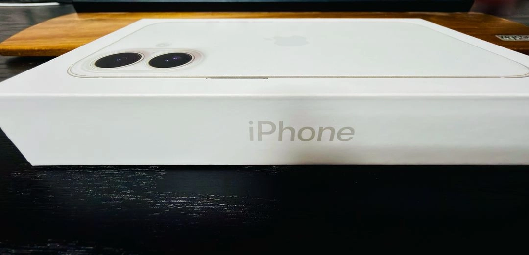 미개봉 새제품)아이폰 16 화이트 128GB 이미지