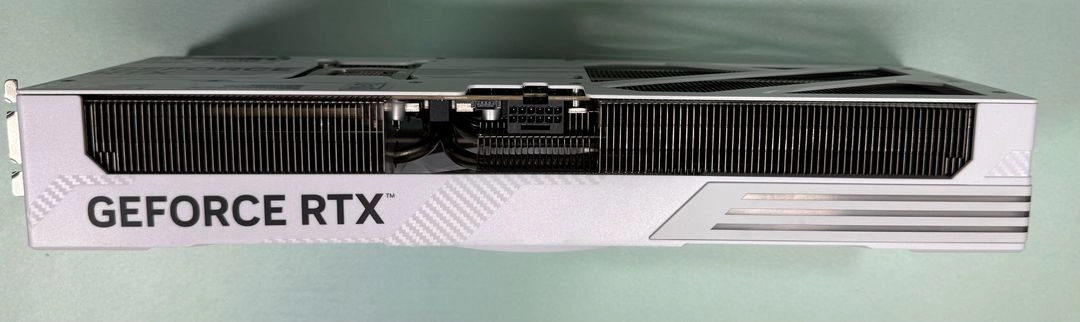 갤럭시 GALAX 지포스 RTX 5070 Ti EX GAMER WHITE OC D7 16GB 팝니다 이미지