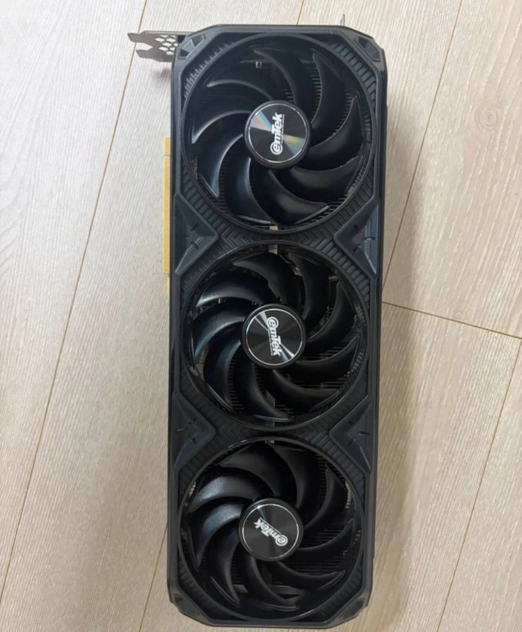 이엠텍 RTX 4070Ti 블랙스톰 이미지