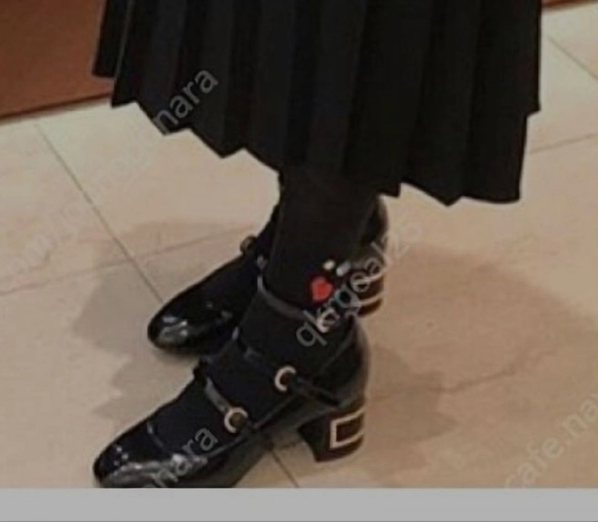 루이비통 메리제인 로퍼 펌프스스니커즈신발운동화로퍼단화나일론테수토호보백구찌루이비통디올발렌시아가샤넬에르메스나이키구두 이미지
