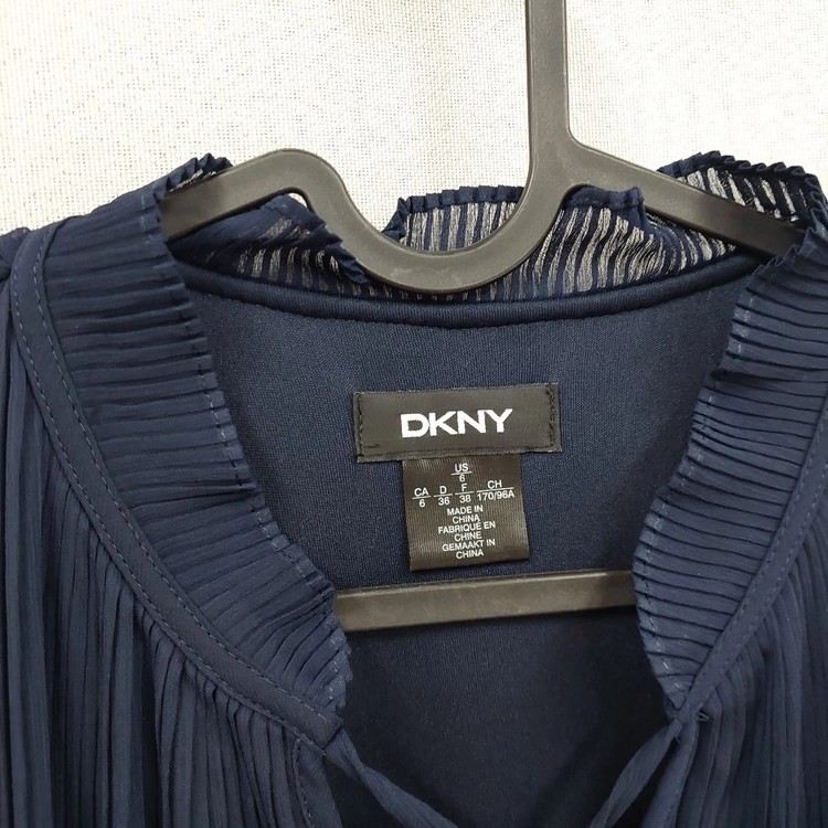 DKNY 플리츠 리본 원피스 이미지