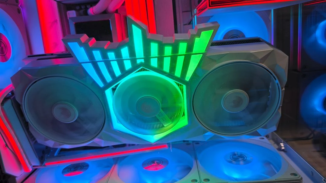 갤럭시 RTX 5070Ti HOF 화이트 이미지