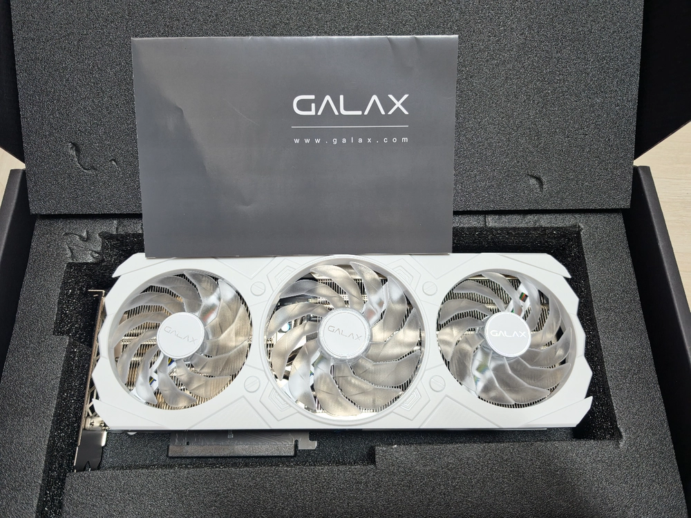 갤럭시 RTX 4070 EX 화이트 12G - 안심되는 중고거래