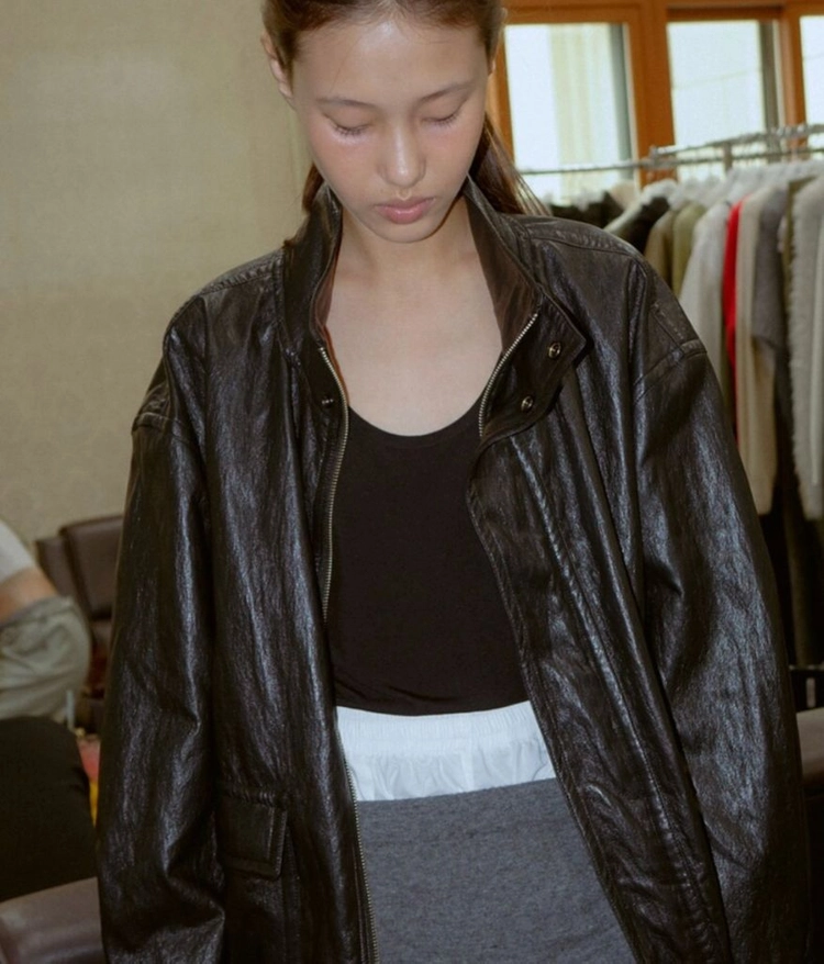 모노하 high neck leather jumper 하이넥 레더점퍼 이미지