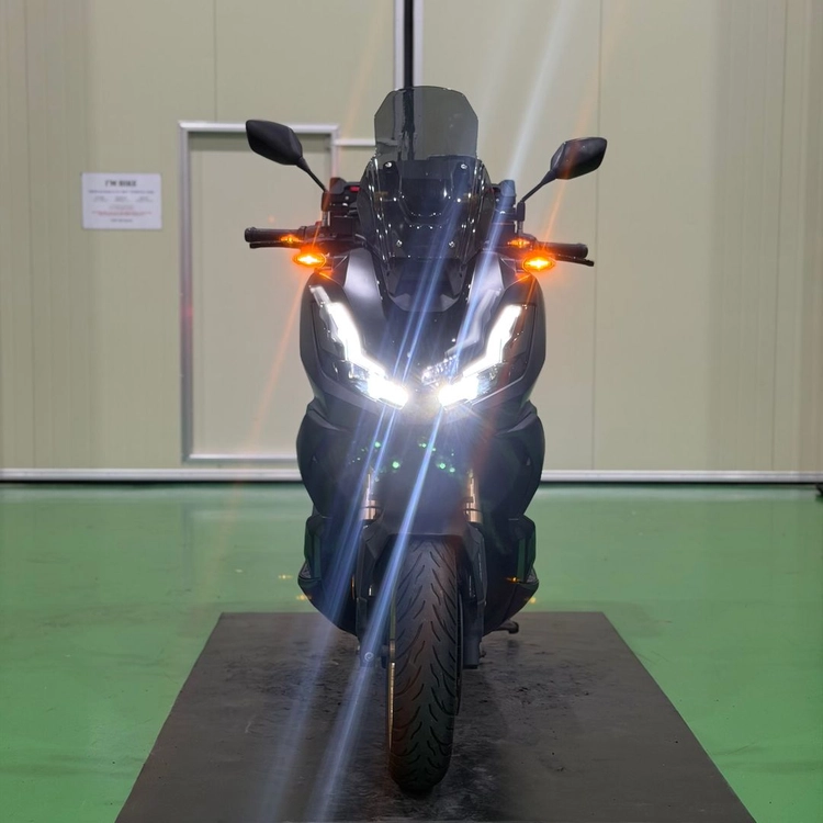 혼다 adv350 25년식 4만키로 배달셋팅 스쿠터 판매합니다! 이미지