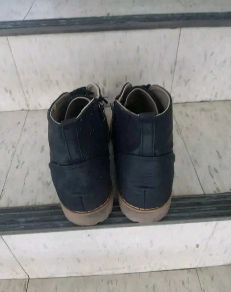 검정색 남성 부츠 이미지