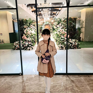 컬리수 여아 누빔탈부착 트렌치코트 140 (코디된 셋업원피스도 판매) 이미지