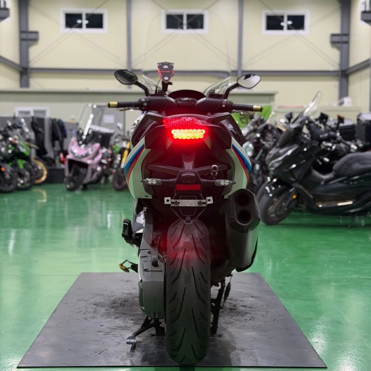 BMW c650s 17년식 아크라포빅 구변o 출퇴근 스쿠터 판매합니다 이미지