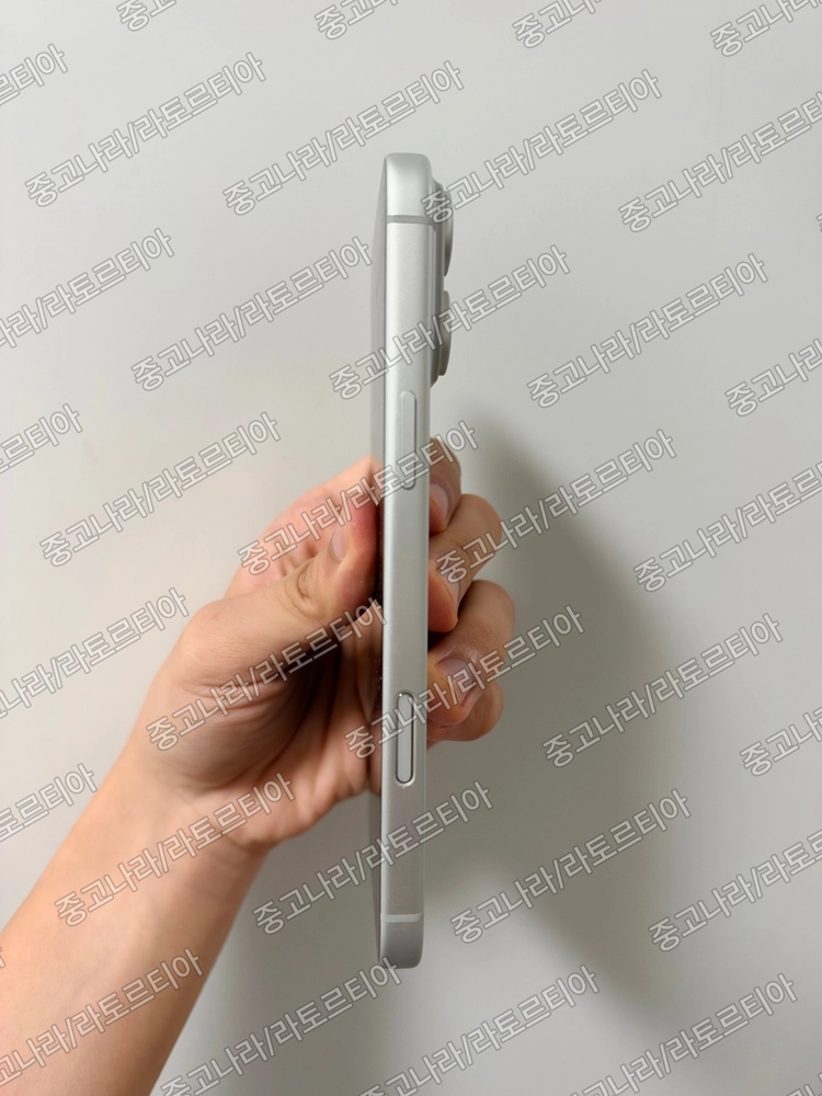 아이폰 17 프로 맥스 512GB 실버 자급제 풀박스 판매 (케이스포함) 이미지
