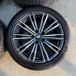 BMW G바디 3시리즈 790M 순정 18인치 휠타이어 판매합니다 이미지