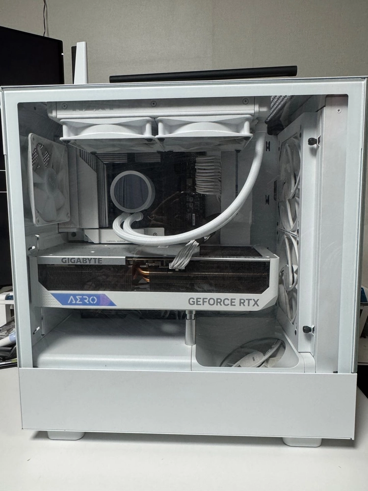 i7-14700K / RTX 4080 / nzxt 화이트 조립PC 컴퓨터 반본체 - 안심되는 중고거래