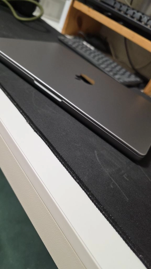 맥북 프로 M3 8g 512gb 이미지