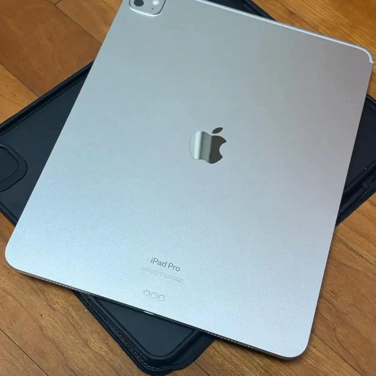 아이패드 프로 13 M4 256GB WiFi + 애플펜슬 프로 - 안심되는 중고거래