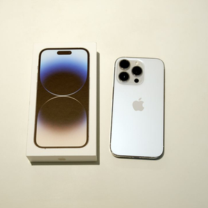 아이폰 14Pro 256GB 실버 판매! 박스+케이스 여러 개 포함 iphone 14pro 이미지