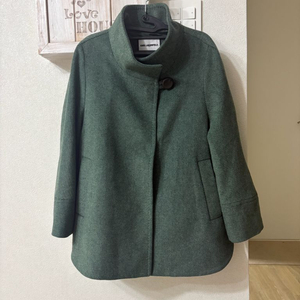 칼 라거펠트 그린 하프코트 이미지